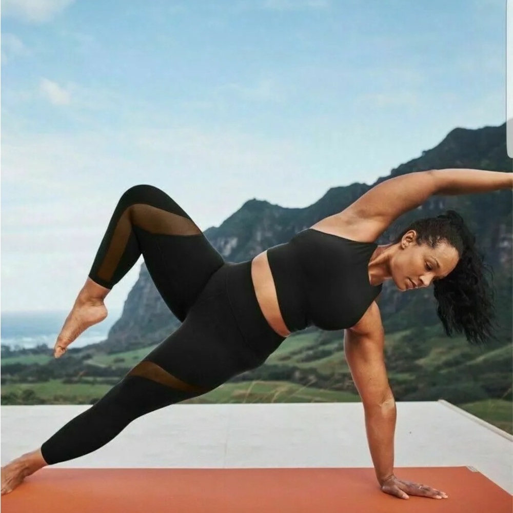 ATHLETA Salutation Stash Pocket II Mesh 7/8 Tight